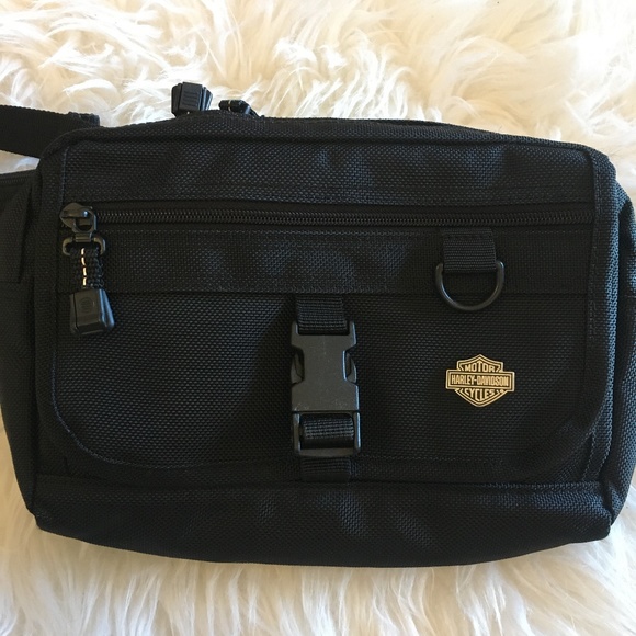 Harley-Davidson Handbags - Harley-Davidson Black Crossbody Bag